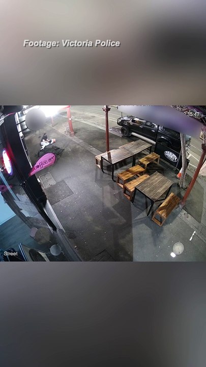 Police search for underpants bandit after attem...