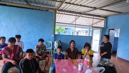 Dan und die Kinder im Kinderheim.