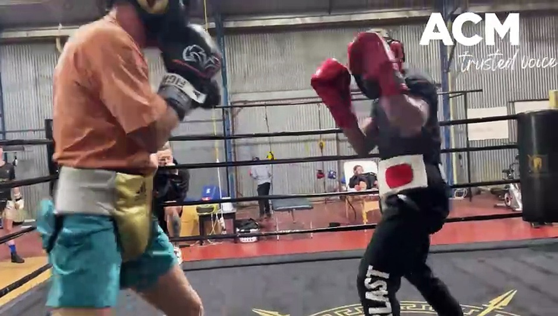 Lemuel Silisia and Lindsay Frizell's all-action sparring session