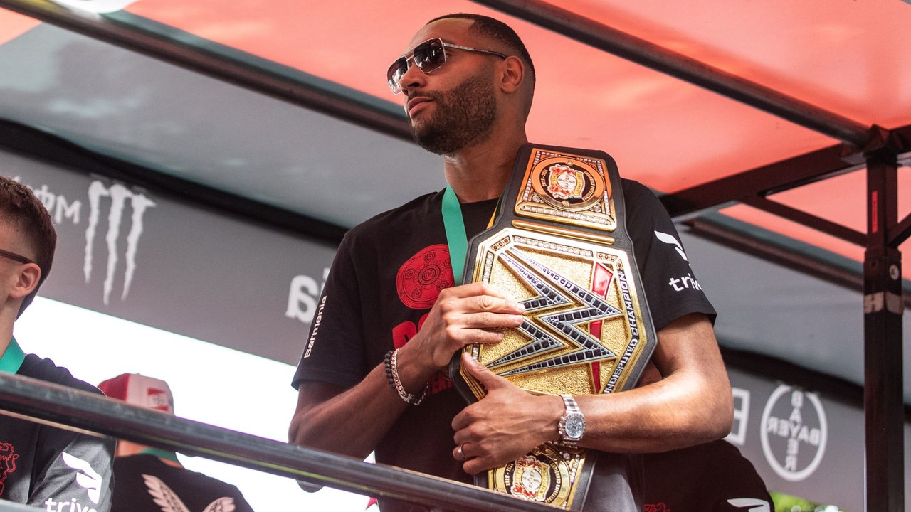 Ausnahmezustand in Leverkusen: Wirtz, Tah und Co. feiern mit WWE-Gürtel