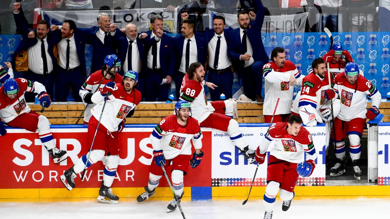 Spektakulärer Assist im Liegen: Tschechiens WM-Triumph im Video