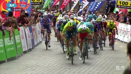 Van Poppel coupable d'avoir fermé la porte à Lonardi : l'arrivée houleuse de la 3e étape