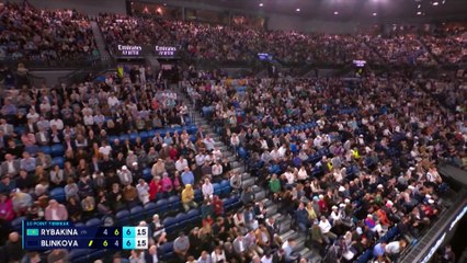 32 minutes, 14 balles de match et 22-20 : le meilleur du tie-break fou entre Blinkova et Rybakina