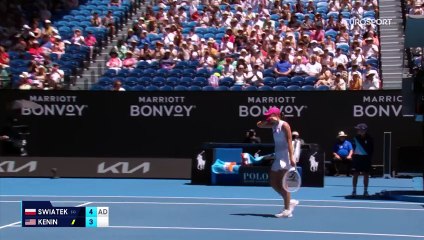 Swiatek, un sacré combat d'entrée : les temps forts de sa victoire en vidéo