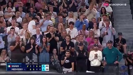 Un énorme coup droit pour finir : Sinner a achevé Medvedev en beauté