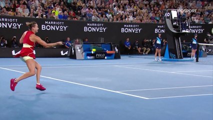 Quand les jambes ont tremblé, le bras a pris le relais : Sabalenka a fait parler la poudre