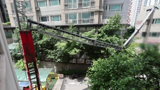 서울 오류동 사다리차 18층 높이에서 넘어져...일대 정전 / YTN