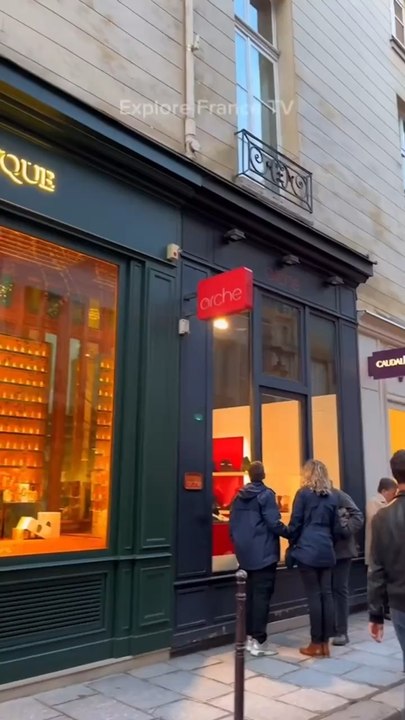 LES PLUS CHARMANTES ruelles parisiennes [@exploreTV]