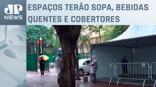 Prefeitura de SP começa montar tendas para acolher população de rua
