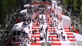 Parigi, enorme pic-nic per 4.000 per rilanciare gli Champs-Elysees