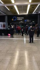 Así atendían al trabajador de seguridad que falleció en la TV Pública, tras dispensar a los médicos del canal