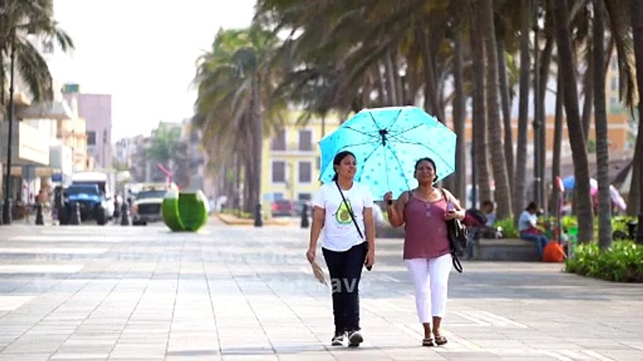 Mexicans suffer through deadly heatwave