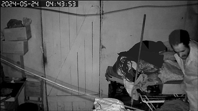 Ladrões fazem a limpa em residência no Cascavel Velho