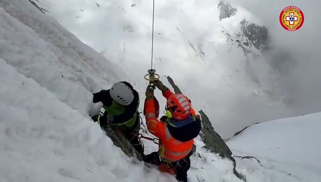 Il soccorso estremo su Punta Venezia: così sono stati portati in salvo i sei alpinisti