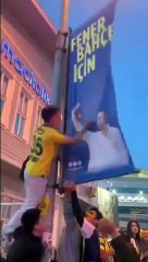 Fenerbahçe taraftarı Ali Koç'un posterini bıçakladı!