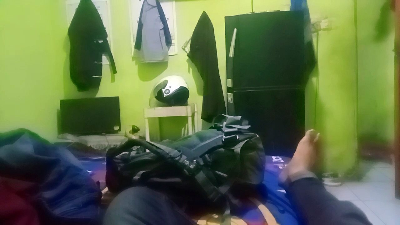 Santai di kamar
