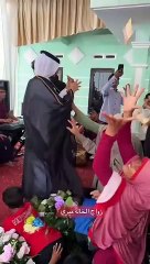 سعودي يزف عاملتهم المنزلية لزوجها ويهديها مفاجأة لم تكن بالحسبان