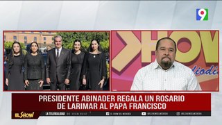 Presidente Abinader regala rosario de Larimar a Papa Francisco | El Show del Mediodía