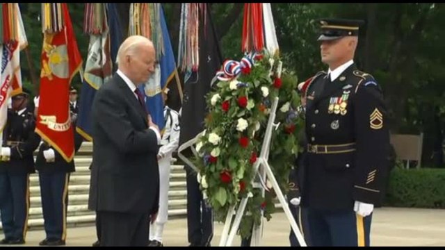 Usa, il presidente Biden onora i caduti americani nel Memorial Day 2024