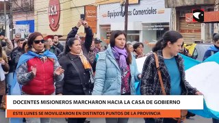 Docentes misioneros marcharon hacia la casa de gobierno