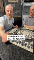 Un jeu d’échec à 2, 3 ou 4 joueurs  evolution1999 (Note : Cette vidéo enregistrée à la Foire de Paris ne fait l’objet d’aucune contrepartie)