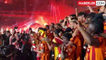 Rams Park'ta tarihi anlar! Şampiyon Galatasaray, 2 Kupa birden kaldırdı