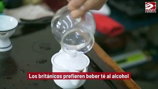 Los británicos prefieren beber té al alcohol