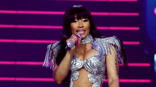 Nicki Minaj vuelve al escenario tras ser detenida