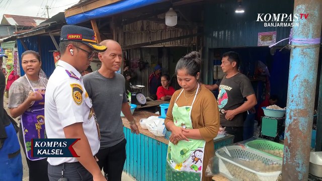 Adu Mulut dengan Pedagang Terjadi Saat Satpol PP Tertibkan Lapak di Jalan Pasar Lama Laut