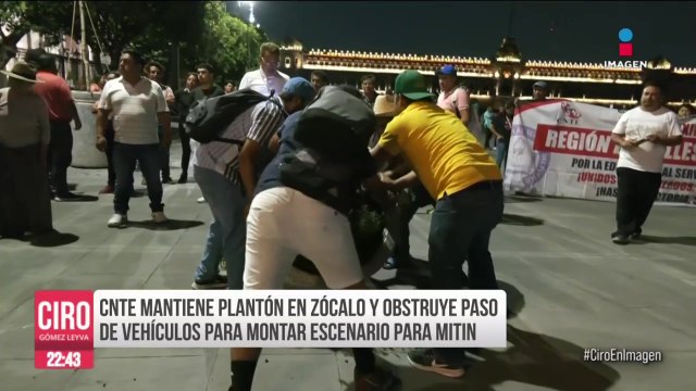 Maestros de la CNTE mantienen su plantón en el Zócalo