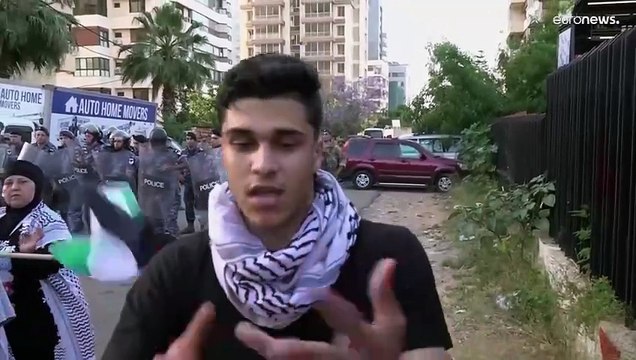 شاهد: تخللتها اشتباكات مع قوات الأمن.. تظاهرة أمام السفارة المصرية في بيروت للمطالبة بفتح معبر رفح