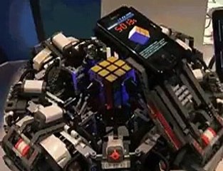 Japoyada üretilen robot Zeka küpü çözme rekoru kırdı