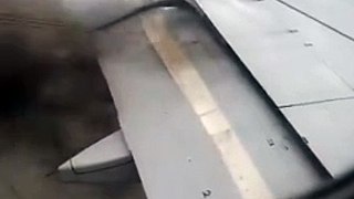 Motor de avião da United Airlines antes de descolar em Chicago