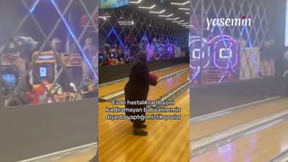 Babaannesini bowling oynamaya götürdü! O anlar yüzleri gülümsetti