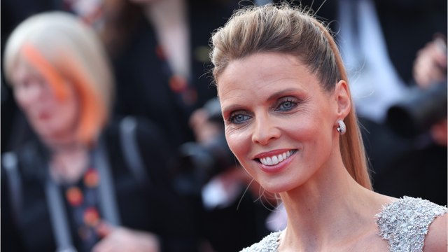 Voici - Aux toilettes avec des hommes du jury : Sylvie Tellier balance sur de grands acteurs et chanteurs qui ont fricoté avec des candidates de Miss France (1)