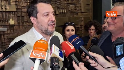 Salvini: "Tappo delle bottigliette che si incastra nel naso difende ambiente? Punti di vista"