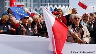 Despite new government, Poland remains politically polarized