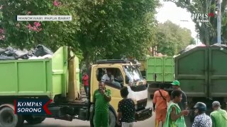 Gaji Tak Dibayarkan Puluhan Sopir Truk Manokwari Demo