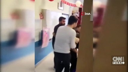 Akılalmaz görüntüler! Veli sınıfı bastı