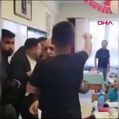 Kocaeli’de öğrencilerin gözü önünde öğretmene saldırı