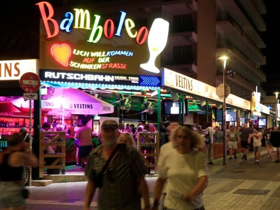 Schüsse am ballermann: fußball-party eskaliert