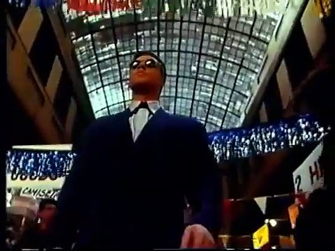 La bande-annonce de Programmé pour tuer, un film avec Denzel Washington, Russell Crowe et même Kaley Cuoco que tout le monde a oublié