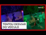 Personagem da Carreta Furacão é atropelado por moto durante apresentação em MG