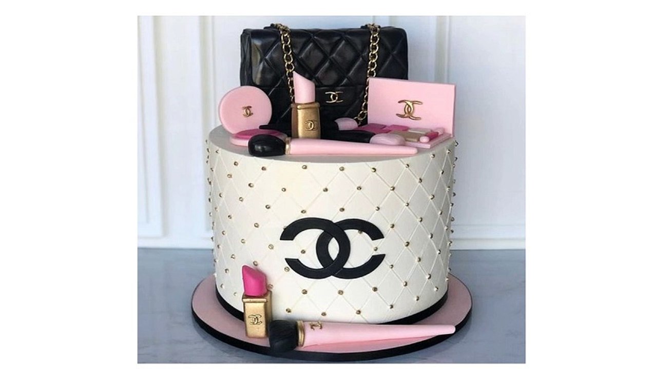 Choosing the Design & Making Customized Cakes