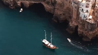 LE PLUS VERTIGINEUX village des Pouilles en Italie : Polignano a Mare [@pioandreaperi]