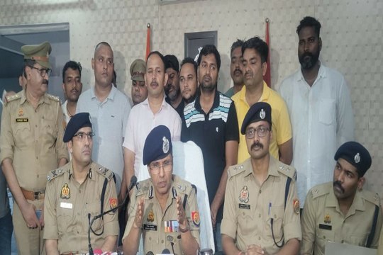 Ex IAS Wife Murder Case खुलासा : अखिलेश यादव, रवि यादव और रंजीत ने मिलकर की पूर्व IAS की पत्नी की हत्या और लूट