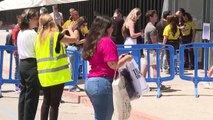 Los fans de Taylor Swift hacen cola durante días antes de su concierto en Madrid