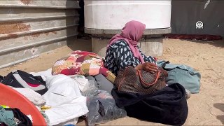 İsrail'in Refah'ta çadırları bombalamasının Gazzeliler yeniden göç ediyor
