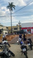 Moradores protestam e suspeito de matar menina na Ilha deixa delegacia de caveirão