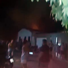 Casa pega fogo após celular explodir enquanto carregava na Bahia